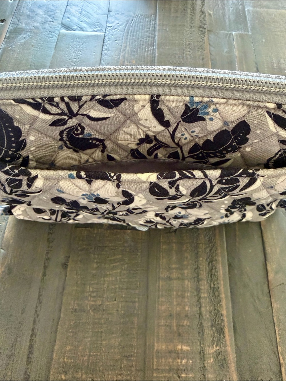 Vera Bradley Small Crossbody Bag Quilted Floral Grey NWT - Picture 4 of 10
